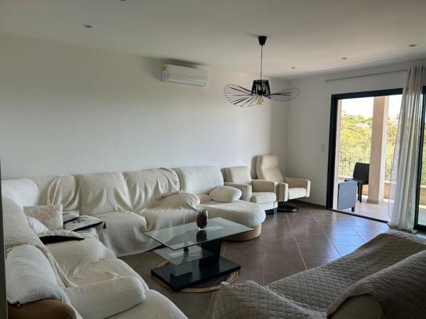 A la foto es mostra l'objecte Haut de villa sur mer situat a la ciutat de Vardiola.