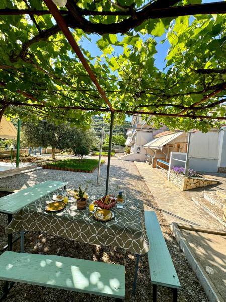 A la foto es mostra l'objecte Guesthouse Rondo situat a la ciutat de Himare.