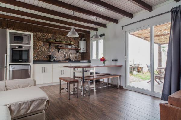 A la foto es mostra l'objecte House on the beach Valdevaqueros situat a la ciutat de Tarifa.