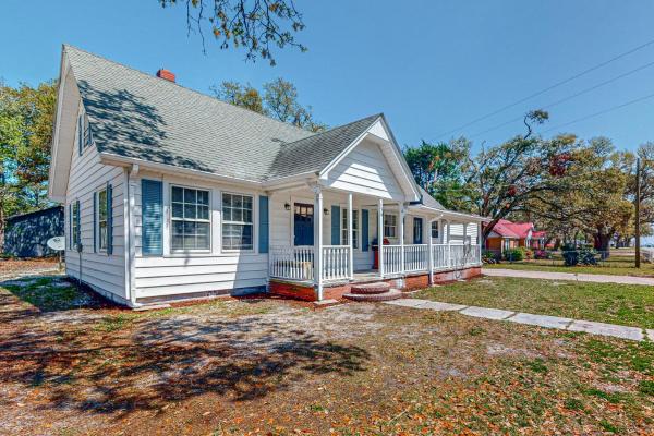 Στη φωτογραφία φαίνεται το αντικείμενο School House Rocks που βρίσκεται στην πόλη Cedar Island.