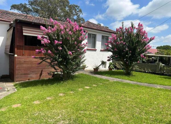 På bilden syns objektet MJED House som ligger i staden Ingleburn.