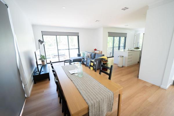 Foto 2: Spacious & Modern 4 Bedrooms