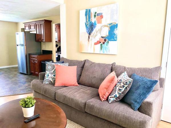 A la foto es mostra l'objecte Comfy Easeful Two Bed Apartment 30 min to Boston situat a la ciutat de Bridgewater.
