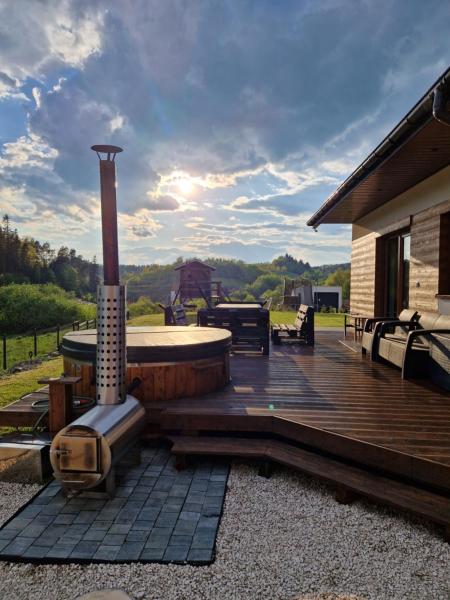Na zdjęciu widoczny jest obiekt Domek w Paszynie - Sauna i Gorąca balia położony w mieście Posadowa.