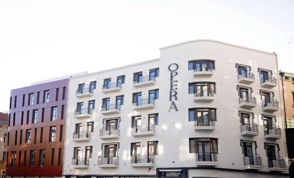 På billedet ses objektet Opera Hotel beliggende i byen Timişoara.