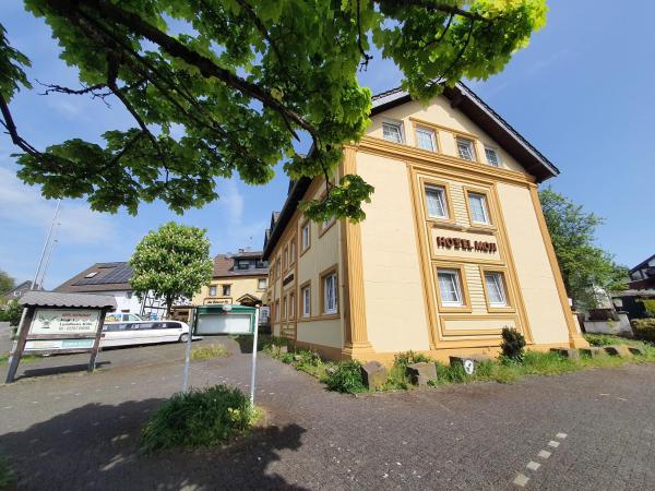 Na zdjęciu widoczny jest obiekt Hotel Landhaus Köln położony w mieście Lindlar.