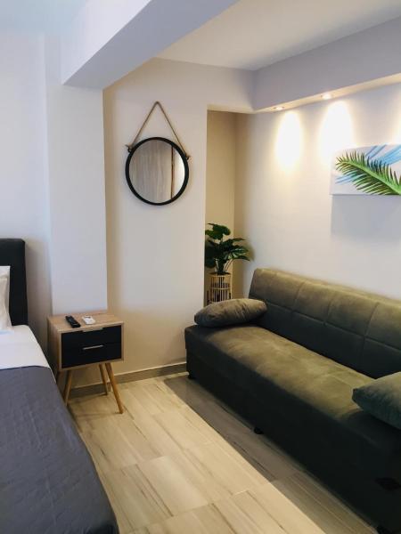 På bildet vises objektet THOMAS STUDIOS & APARTMENTS PARALIA 2 som ligger i byen Paralia Katerinis.