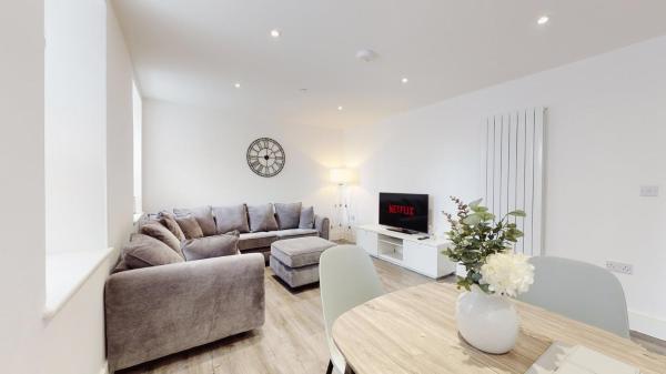 A la foto es mostra l'objecte Spacious three bedroom apartment with Valley views situat a la ciutat de Cwm.