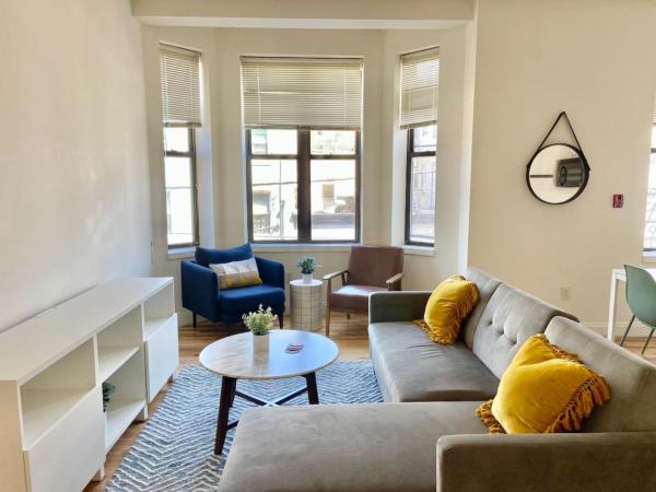 A la foto es mostra l'objecte 221-Modern 2B 2B on Hobokens Main Street situat a la ciutat de Hoboken.