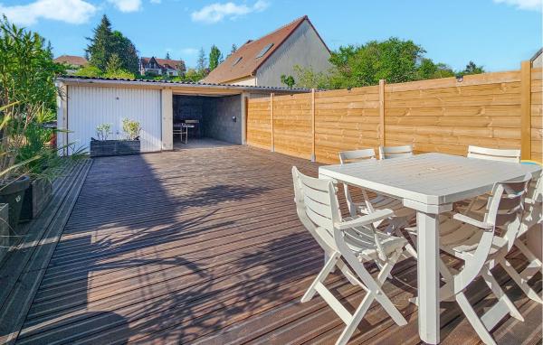 A la foto es mostra l'objecte 3 Bedroom Cozy Home In Saint-Gaultier situat a la ciutat de Chitray.