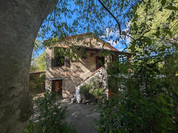 A la foto es mostra l'objecte Maison Brissac situat a la ciutat de Brissac.