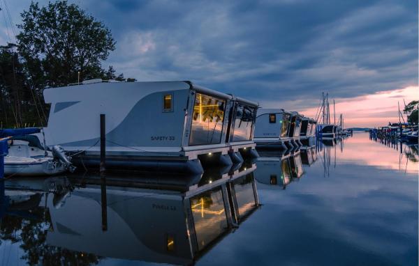 Nella foto è visibile l'oggetto Hausboot Relax situato nella città di Sagard.