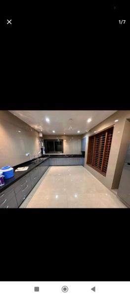 A la foto es mostra l'objecte sun sine situat a la ciutat de Vapi.