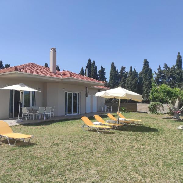 A la foto es mostra l'objecte Ferienvilla Sea Breeze mit Kamin und Meerblick situat a la ciutat de Kastellákia.