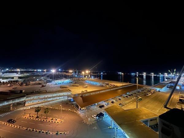 A la foto es mostra l'objecte Adriatic Wave 1 situat a la ciutat de Durrës.