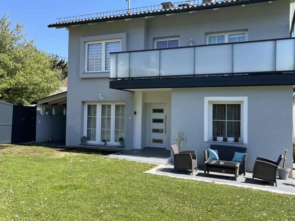 På bildet vises objektet Charmantes Ferienhaus - Velden som ligger i byen Duel.