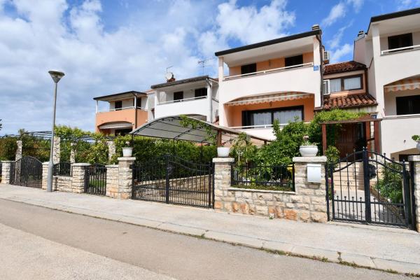 På billedet ses objektet Apartments Vjera beliggende i byen Umag.