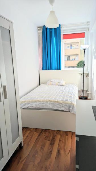 Na zdjęciu widoczny jest obiekt Ursus Rooms-Self Check-in położony w mieście Warszawa.