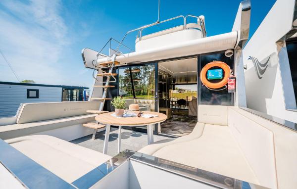 Nella foto è visibile l'oggetto Hausboot Relax situato nella città di Sagard.