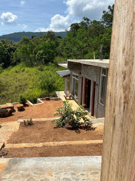 På bilden syns objektet Hudakala Villa Hanthana som ligger i staden Kandy.