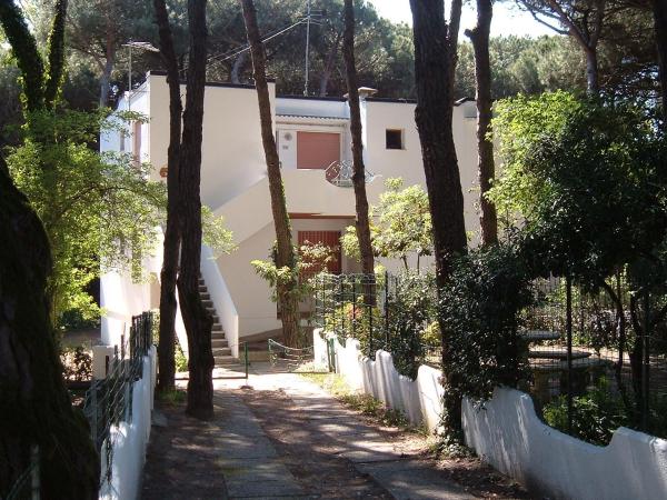 A la foto es mostra l'objecte Villa Bianca situat a la ciutat de Rosolina Mare.