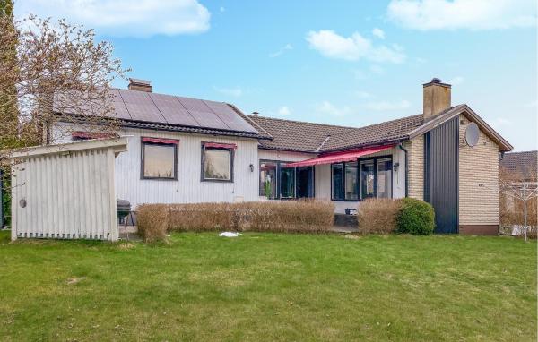 На фото показан объект Amazing Home In Enhörna With Sauna, расположенный в городе Enhörna.