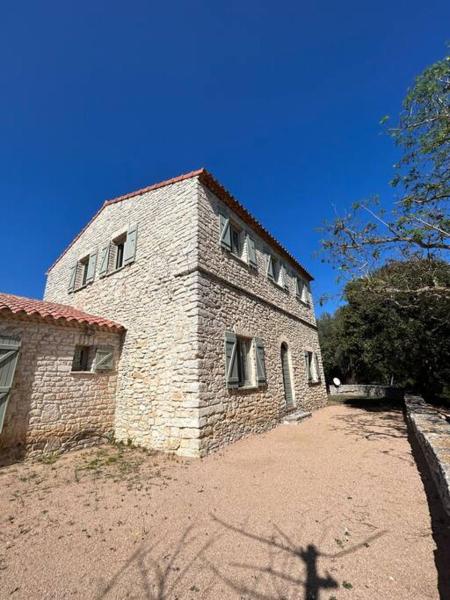 På billedet ses objektet Château Balesi Bonifacio beliggende i byen Bonifacio.