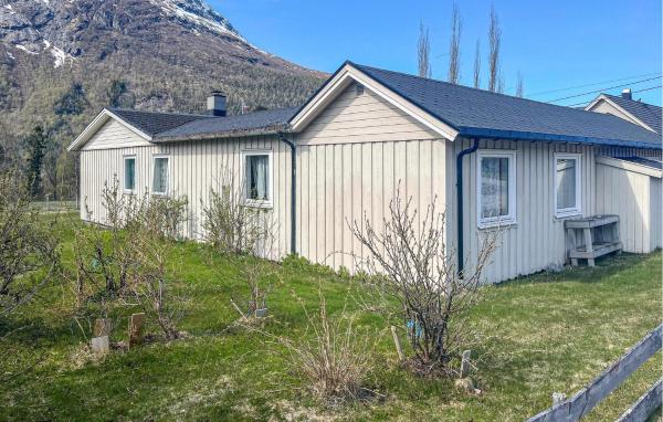 Na zdjęciu widoczny jest obiekt Gorgeous Apartment In Eresfjord położony w mieście Sunndalsøra.