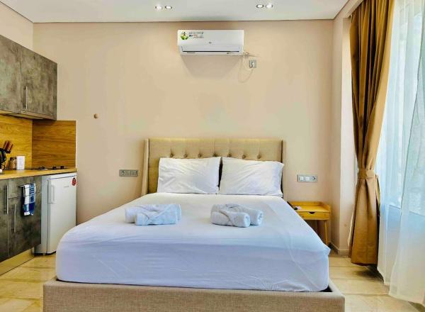 Na fotografii je vidět objekt Port Twins Suites No2 nacházející se ve městě Pireus.