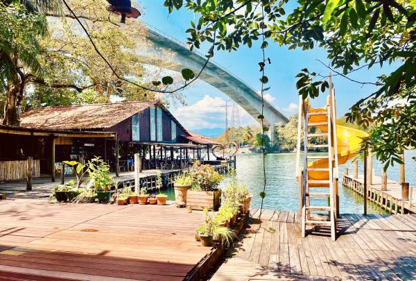 Op de foto is het object HOTEL BACKPACKERS RIO DULCE te zien, gelegen in de stad Rio Dulce.