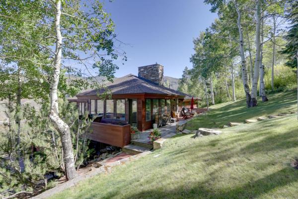 På billedet ses objektet Vail Treehouse and Hot Tub, Sauna and Mtn Views beliggende i byen Vail.