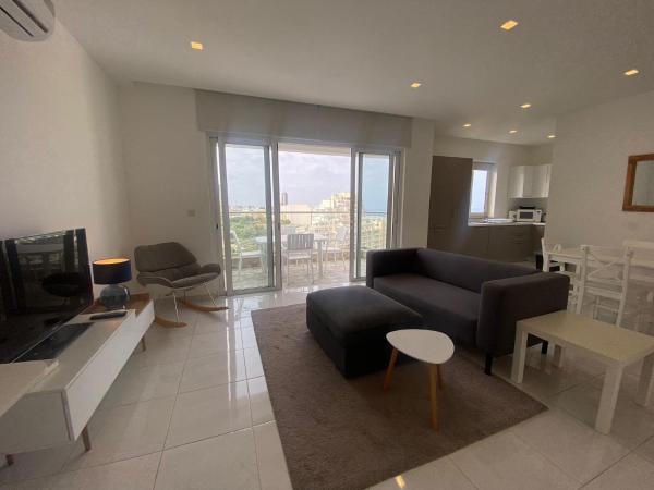 På billedet ses objektet Spectacular Distant Seaview Apt beliggende i byen Sliema.
