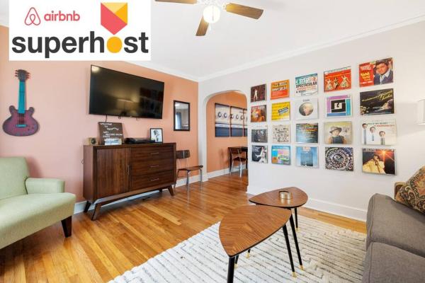 På billedet ses objektet Retro 1BR for 4 with King Bed near Zoo and Liberty Bowl beliggende i byen Memphis.