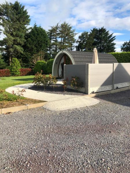 Na fotografii je vidět objekt Murphys Glamping Pod nacházející se ve městě Ardcahan Bridge.