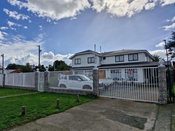 A la foto es mostra l'objecte Hostal La nona situat a la ciutat de Llanquihue.