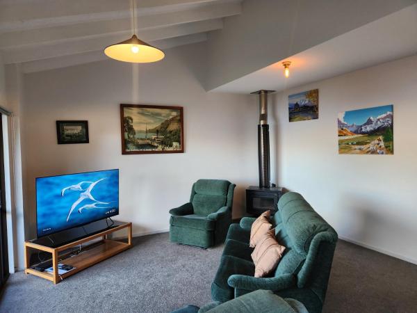 Foto 4: Devine Hideaway - Family Rustic Kiwi Bach - Beautiful Lake Views