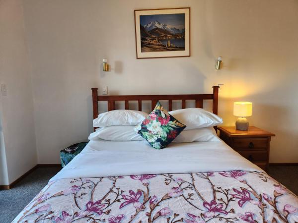 Foto 7: Devine Hideaway - Family Rustic Kiwi Bach - Beautiful Lake Views