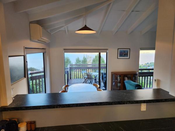 Foto 6: Devine Hideaway - Family Rustic Kiwi Bach - Beautiful Lake Views