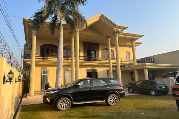 Na fotografii je vidět objekt Shelton Hotel Mardan nacházející se ve městě Mardan.
