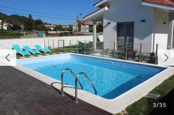 写真にはMarinhas市にあるmaison avec piscine et barbecueが写っています。