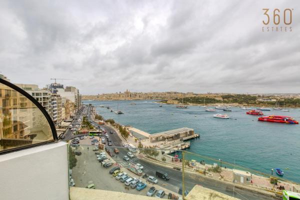 A la foto es mostra l'objecte Beautiful, 3BR seafront home in Sliema Ferries by 360 Estates situat a la ciutat de Sliema.
