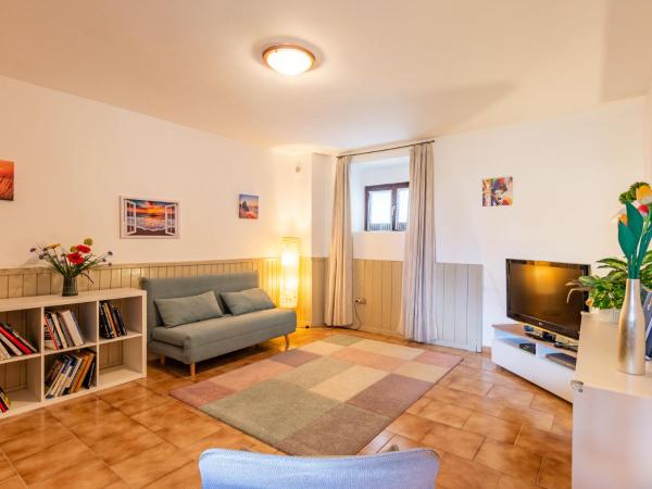 Na fotografii je vidět objekt Apartment Mila by Interhome nacházející se ve městě Colico.
