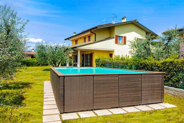 Na fotografii je vidět objekt Villa Mirarino nacházející se ve městě Raffa.