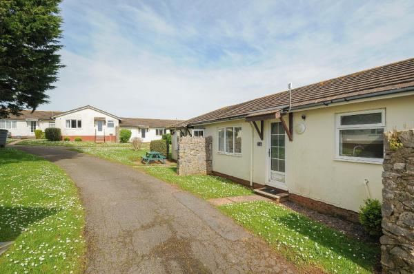 På billedet ses objektet Chalet 27 at Landscove Holiday Park beliggende i byen Brixham.