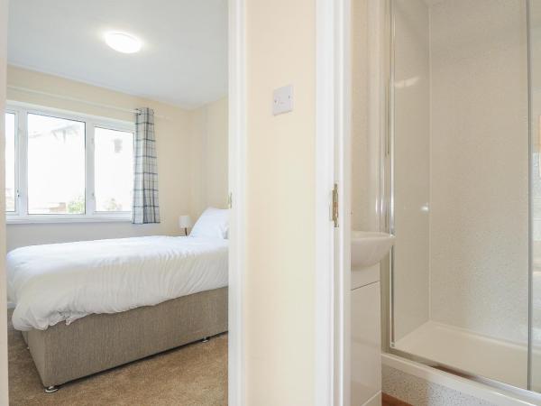 Foto 8: Chalet 31 at Landscove Holiday Park