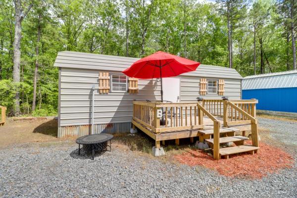 A la foto es mostra l'objecte Higden Studio Cottage Less Than 1 Mi to Greers Ferry Lake situat a la ciutat de Fairfield Bay.