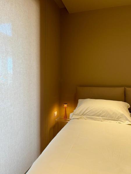 Na zdjęciu widoczny jest obiekt golden suites 2 położony w mieście Monopoli.