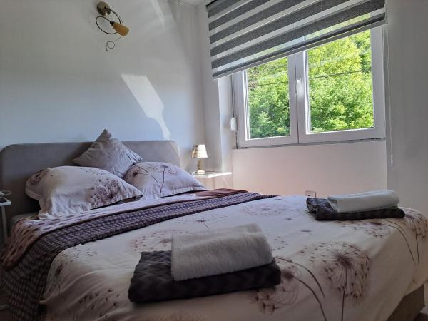 A la foto es mostra l'objecte Villa Mare situat a la ciutat de Ponikvari.