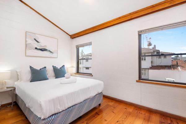 Na fotografii je vidět objekt 14 Cottesloe - Steps From Beach - Sleeps 2 nacházející se ve městě Perth.