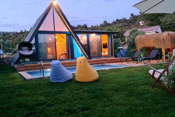 A la foto es mostra l'objecte Villa Zeytin Havuzlu jakuzili situat a la ciutat de Fethiye.